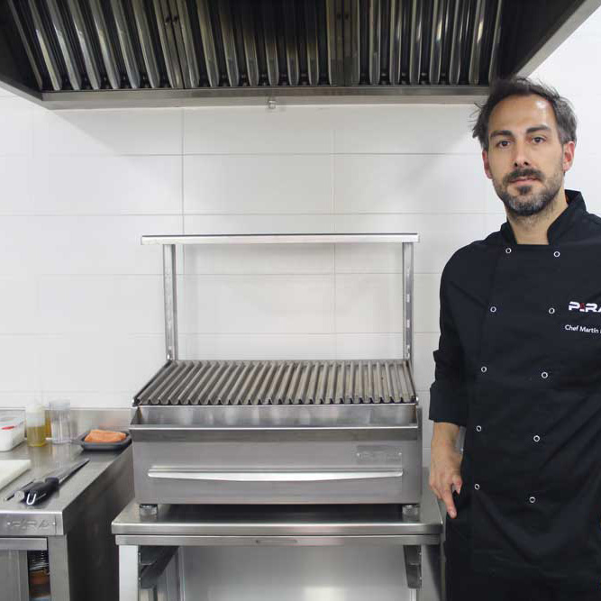 Barbecu Robata avec grille de cuisson anti-flamme