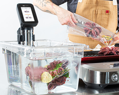 Thermoplongeur HydroPro pendant une cuisson sous vide de poulpe